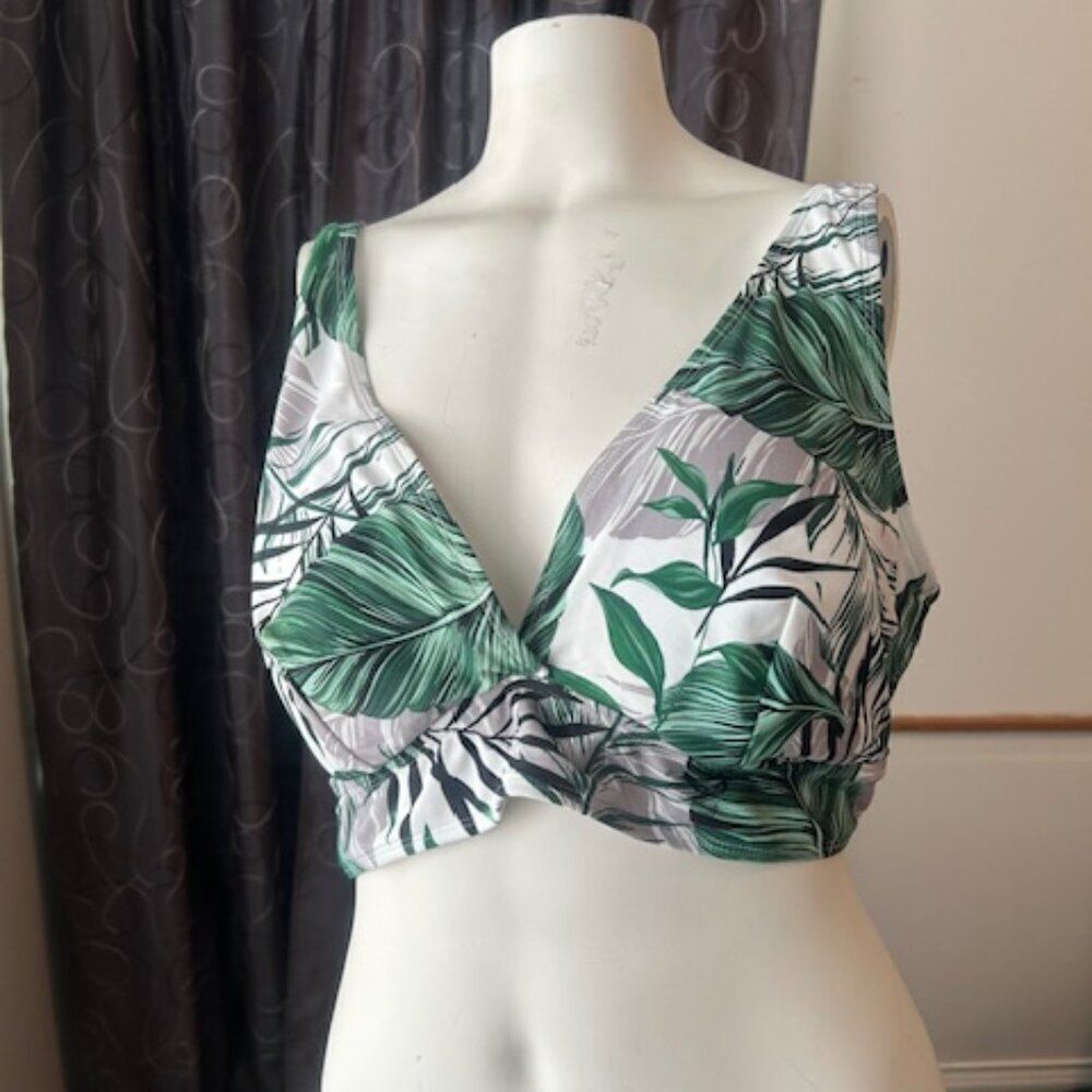 Torrid Tropical Palm Leaves Print Swimsuit top, size 3
